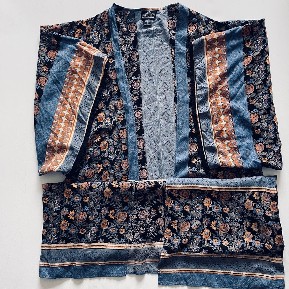 Angie Kimono - Picture 5 of 6